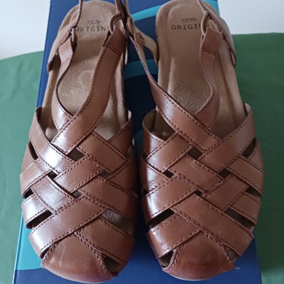 Earth Origins sandals - Picture 1 of 3